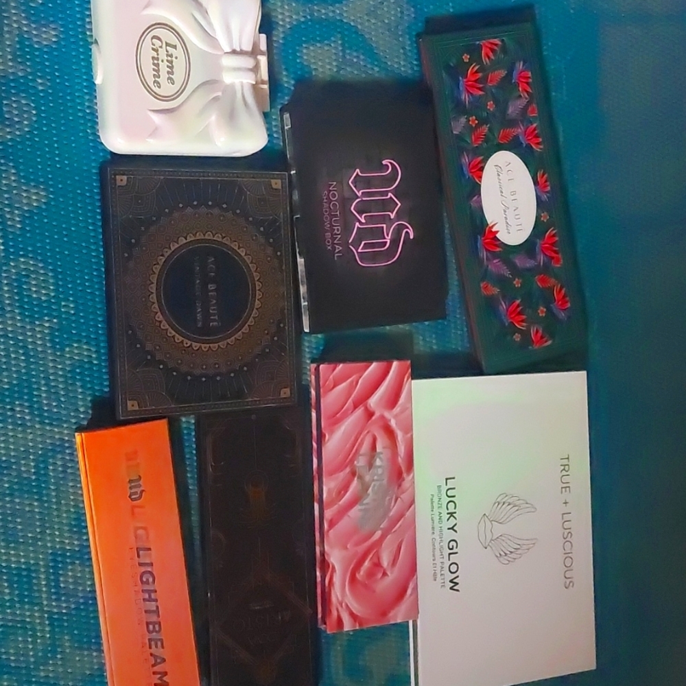 6 eye and 2 face palettes